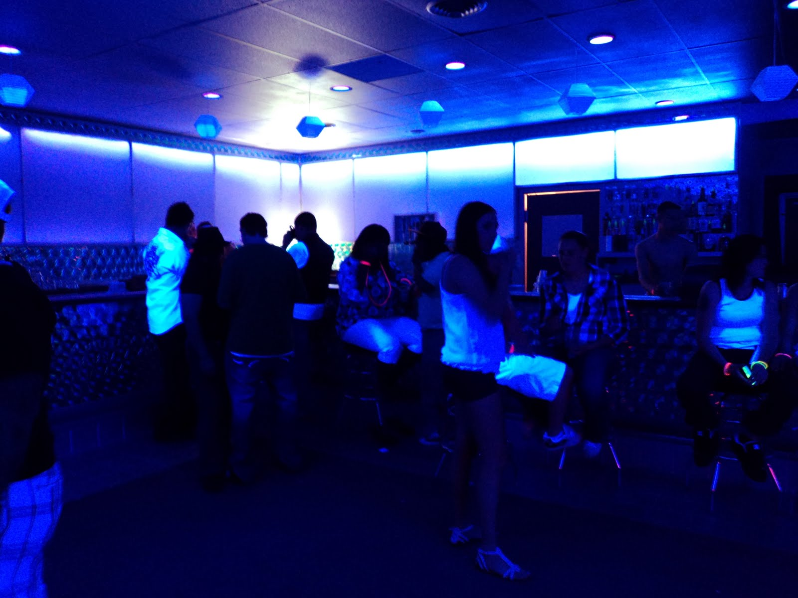 Bubbles Colorado Springs - trystcoloradosprings.blogspot.com-1.png