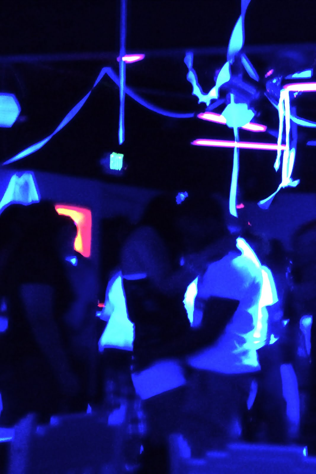 Bubbles Colorado Springs - trystcoloradosprings.blogspot.com.png